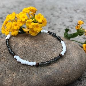 Minimalist bracelet: white:black